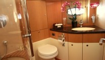 Motor yacht WAVE -  Bathroom